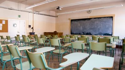 Los “docentes voluntarios” también generan rechazo en municipios oficialistas