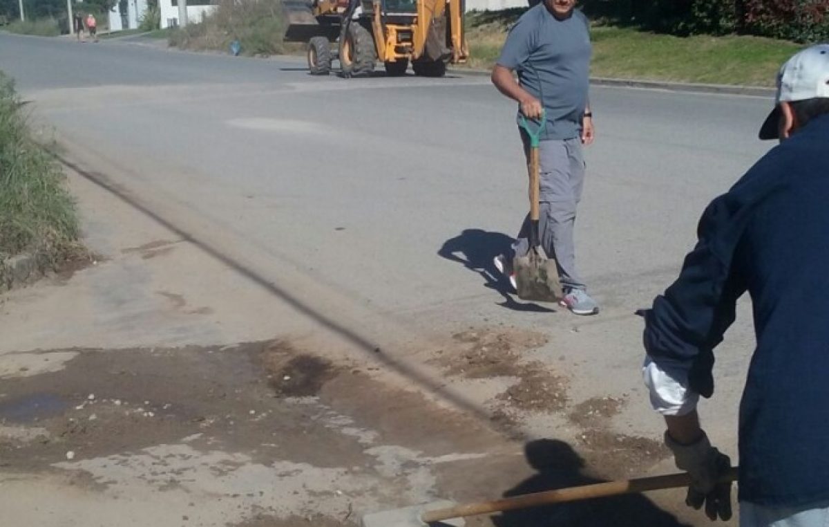 A contramano: intendente de Balcarce cerró paritarias con los municipales y hasta salió a limpiar zanjas