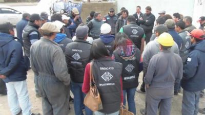 Municipales de Esquel inician retención de servicios por 48 horas en reclamo de paritarias