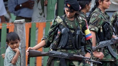Colombia: mujeres de las FARC cambian fusiles por bebés