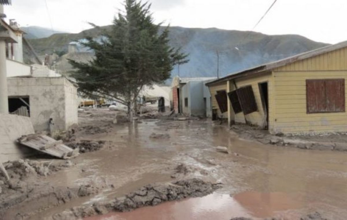 Trabajo del IVUJ en la reconstrucción de viviendas en Volcán