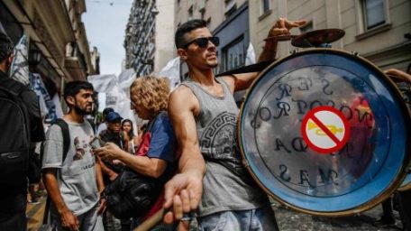 La voz de la calle, la sordera del palco