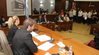 Puja y operaciones políticas para tratar una ordenanza clave en San Juan