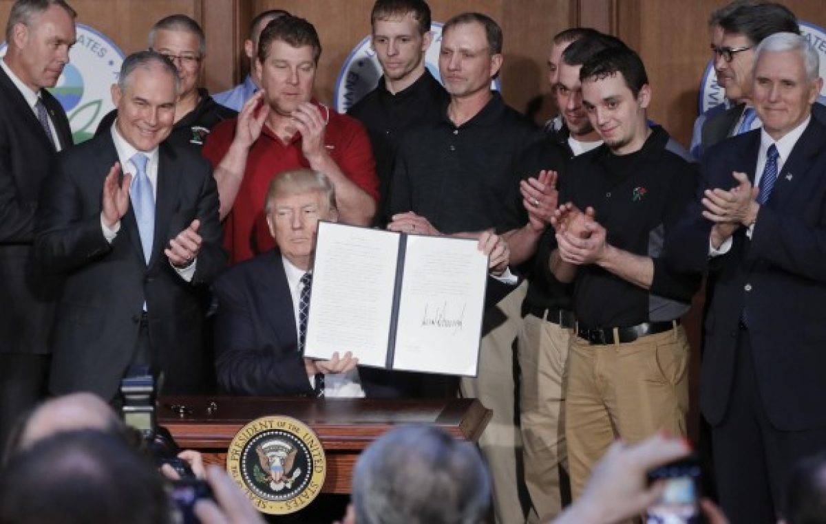 Trump borró de un plumazo casi toda la política ambiental de Obama