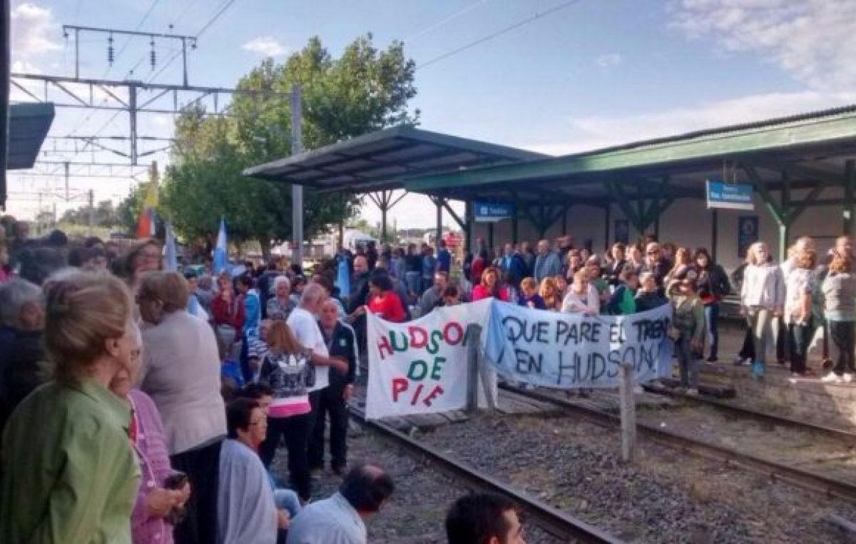 “No nos vamos de la Estación hasta que pare el tren” advierten los vecinos de Hudson