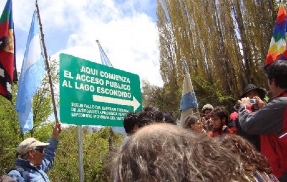 Marcha por la Soberanía en el Lago Escondido, en Bolsón