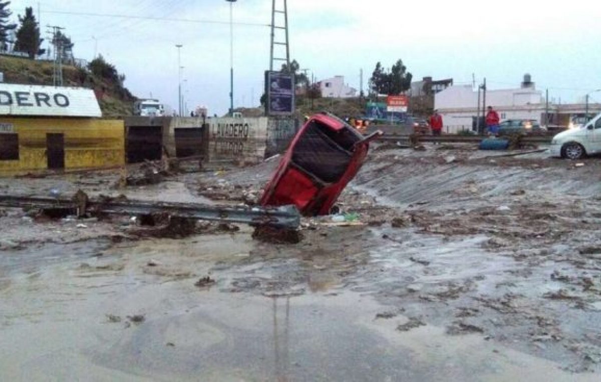 Inusuales tormentas causan estragos en seis provincias y esperan más lluvias