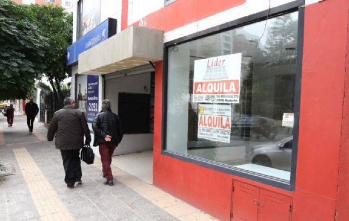 Comerciantes neuquinos abandonan el centro por los costos
