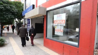 Comerciantes neuquinos abandonan el centro por los costos