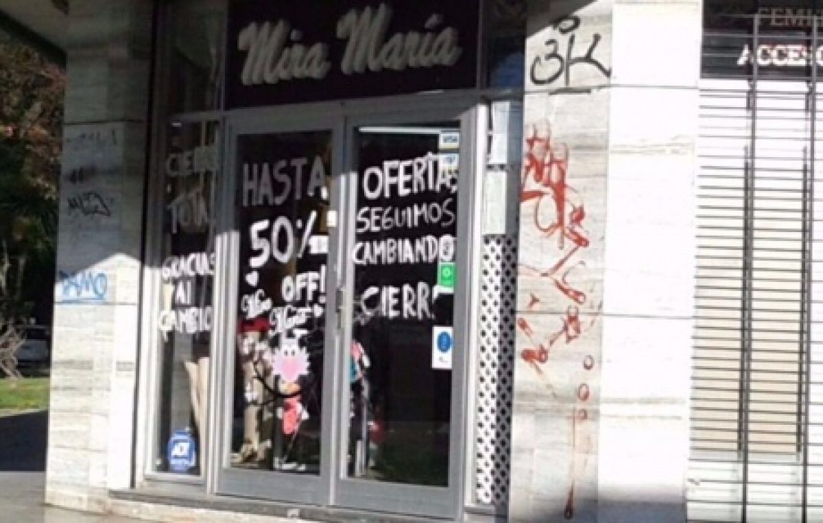 “Cierre total gracias al Cambio”, el mensaje de despedida de otro comercio que bajó sus persianas