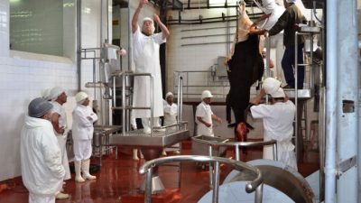 Preocupa en Tres Lomas el cierre de un frigorífico jaqueado por la crisis y los tarifazos