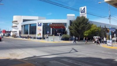 Chubut: el supermercado de la familia de Marcos Peña remarcó precios en medio de la tragedia