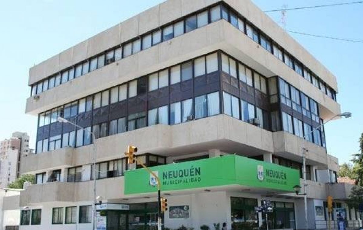 El intendente de Neuquén les descontará el día a los municipales que se sumen al paro