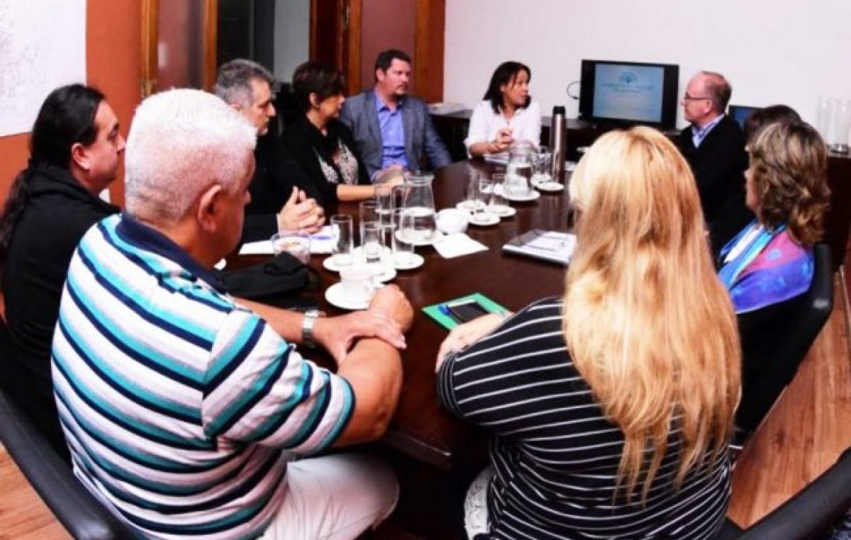 La viceintendenta de Paraná se reunió con los gremios municipales