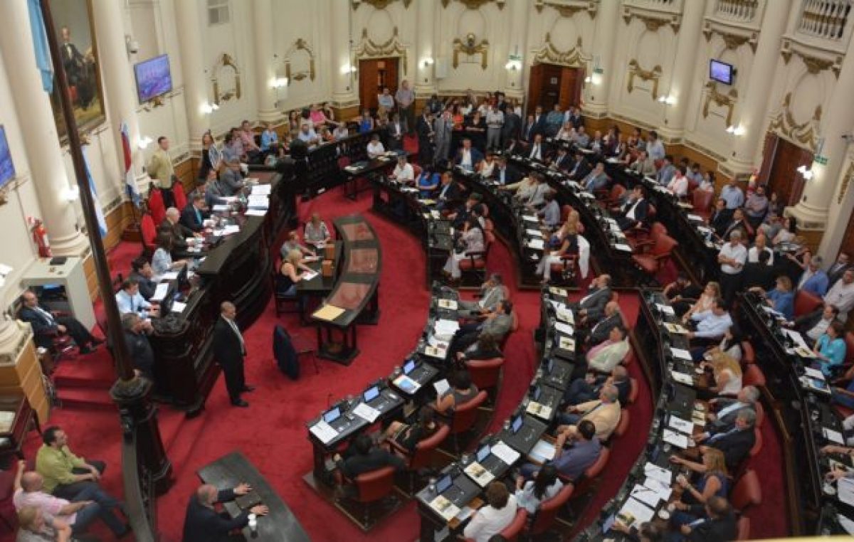 Córdoba: Una dieta de legislador equivale a 5 salarios docentes