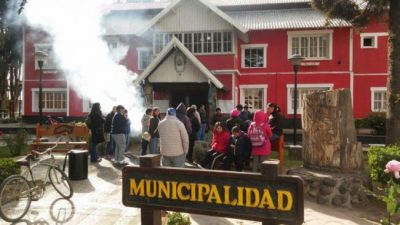 Junín de los Andes: Levantaron la toma del municipio tras el compromiso de avanzar con el pase a planta