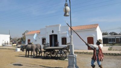 Senillosa apuesta al turismo con una Casita de Tucumán