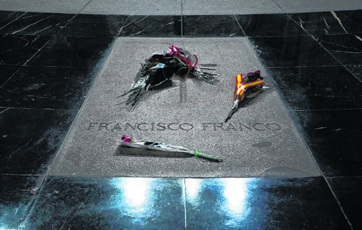 España: el Congreso pide sacar a Franco del Valle de los Caídos