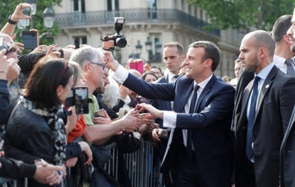 Macron inició su difícil desafío para lograr que Francia recupere su lugar