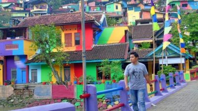 Pintaron 232 casas de un suburbio en Indonesia y el resultado fue increíble