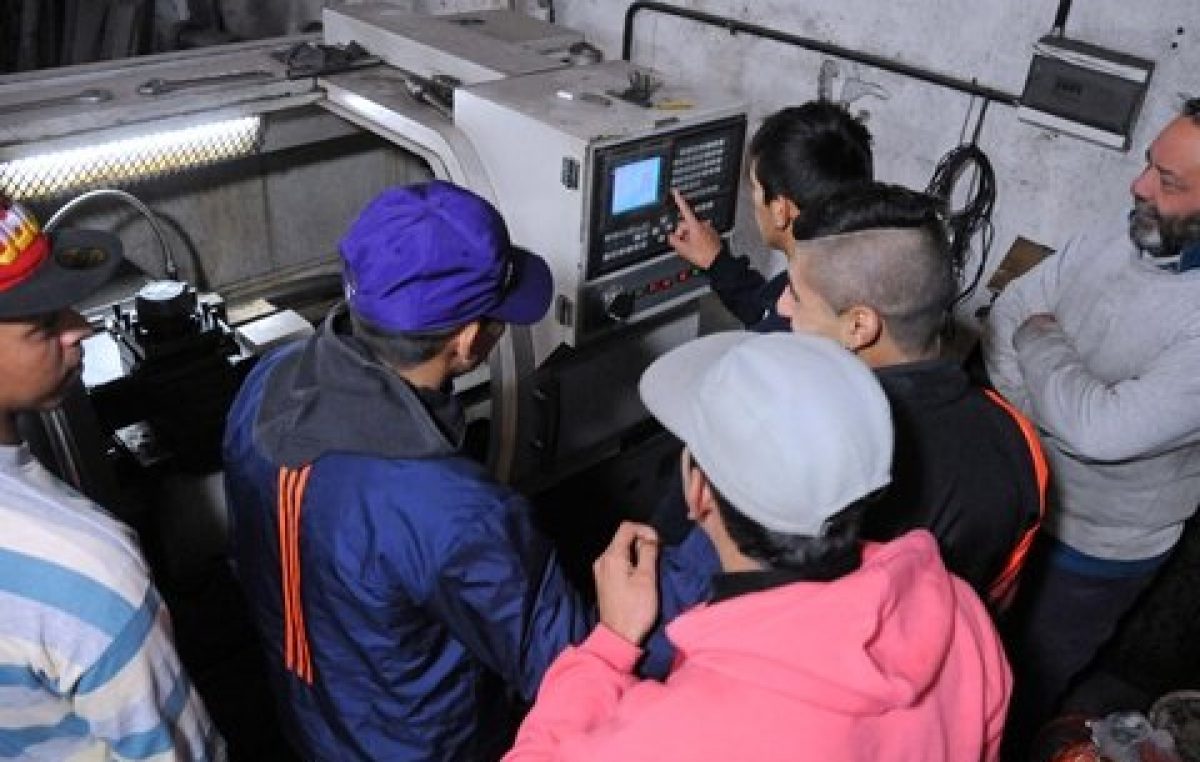 Unos doscientos jóvenes en riesgo social trabajarán en empresas rosarinas