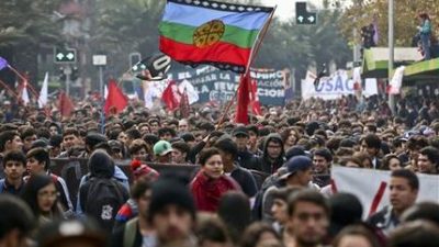 Estudiantes chilenos toman las calles para exigir condonación de deudas