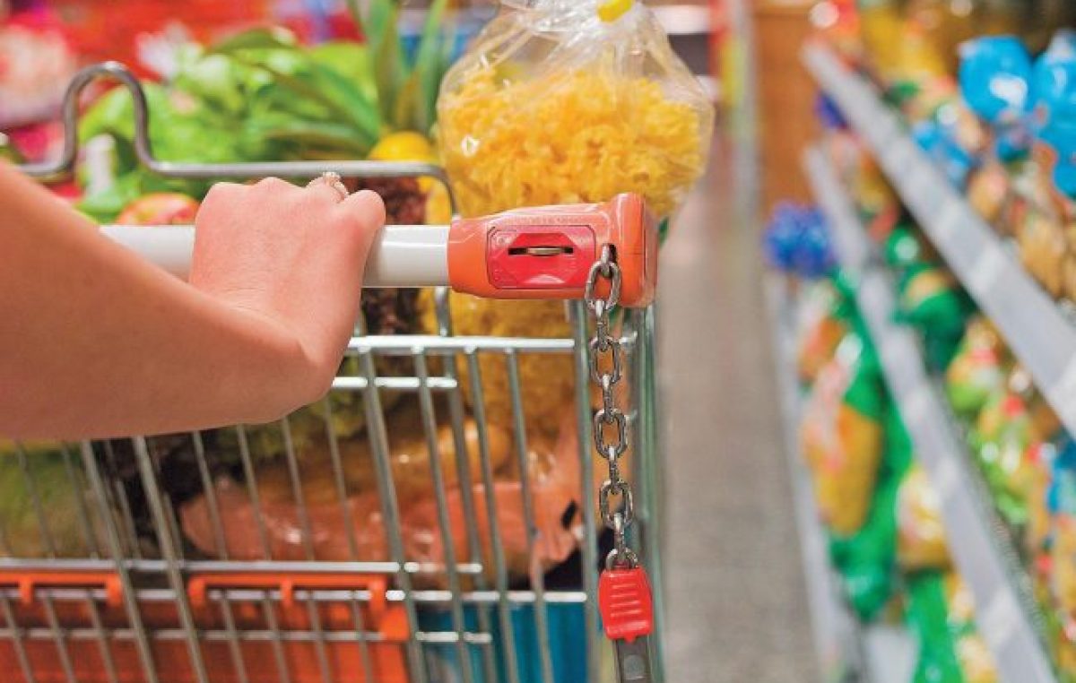 Los tucumanos destinan más del 40% de sus ingresos a comprar alimentos