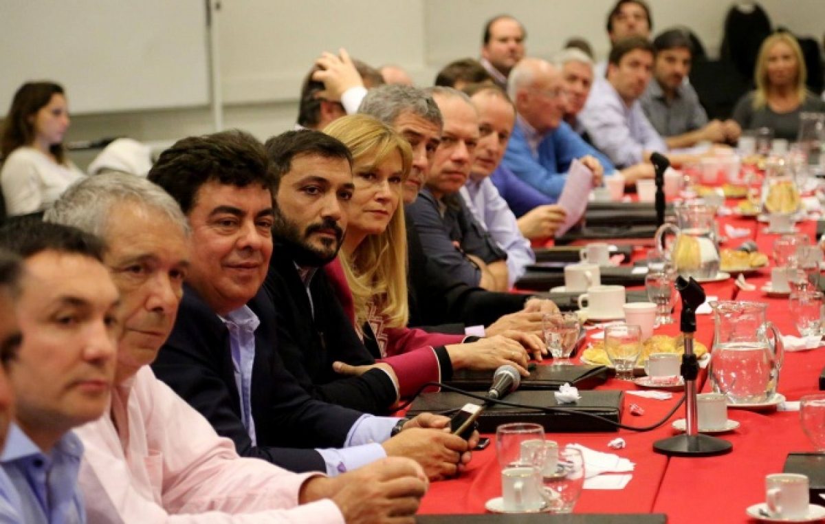 Cumbre de intendentes y La Cámpora: definieron estrategias y están dispuestos a enfrentar a Randazzo