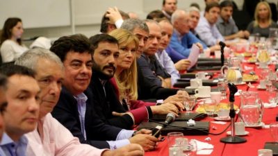Intendentes bonaerenses y La Cámpora suman a otros actores políticos y van delineando el gran frente opositor