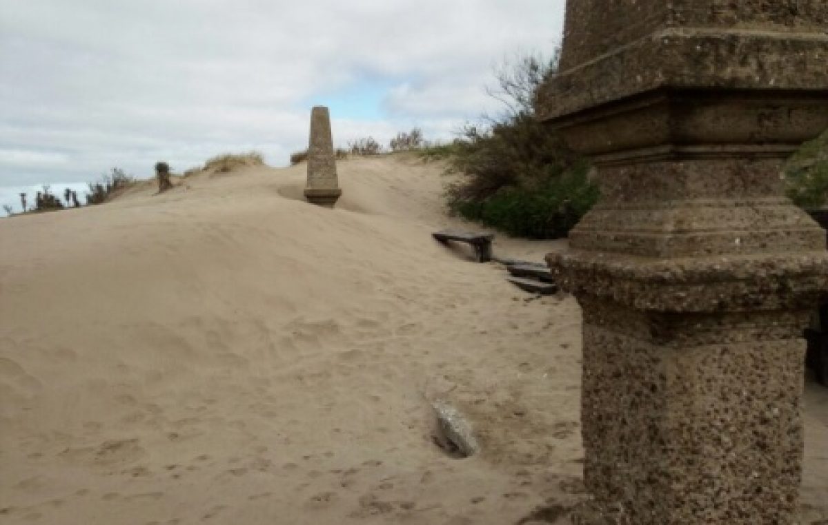Vecinos preocupados por la desidia del Municipio de Pinamar que destruye la histórica rambla de Ostende