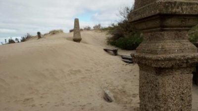 Vecinos preocupados por la desidia del Municipio de Pinamar que destruye la histórica rambla de Ostende