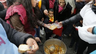 Hambre en Buenos Aires: crece la demanda de comedores y bolsones en las puertas de los municipios