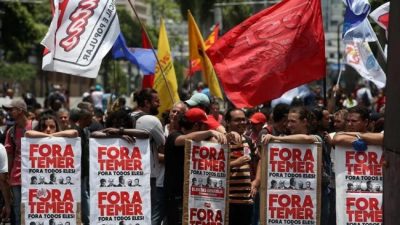 Temer ante una crisis económica agravada por problemas políticos