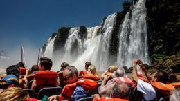 Iguazú grava con la Ecotasa y la comuna quiere que la cobren los hoteleros