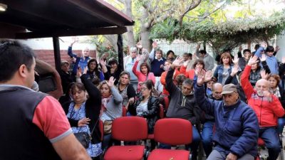 Cumple una semana el paro de municipales de Plottier