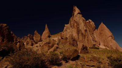 Recorrida por Los Bolillos, el santuario de los tótems patagónicos
