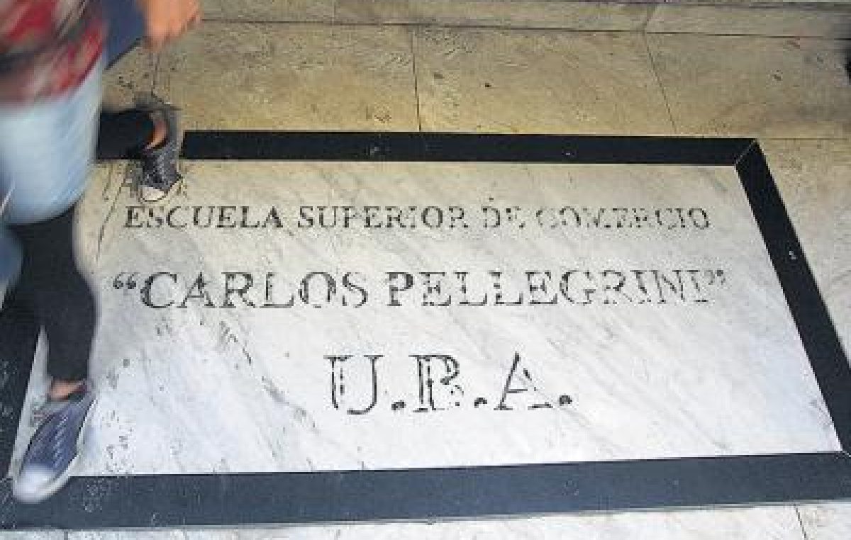 La costumbre de amenazar estudiantes