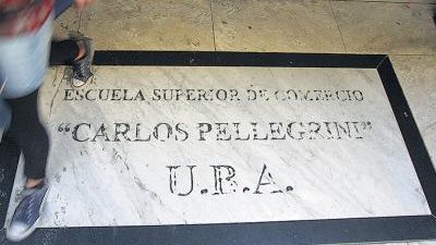 La costumbre de amenazar estudiantes