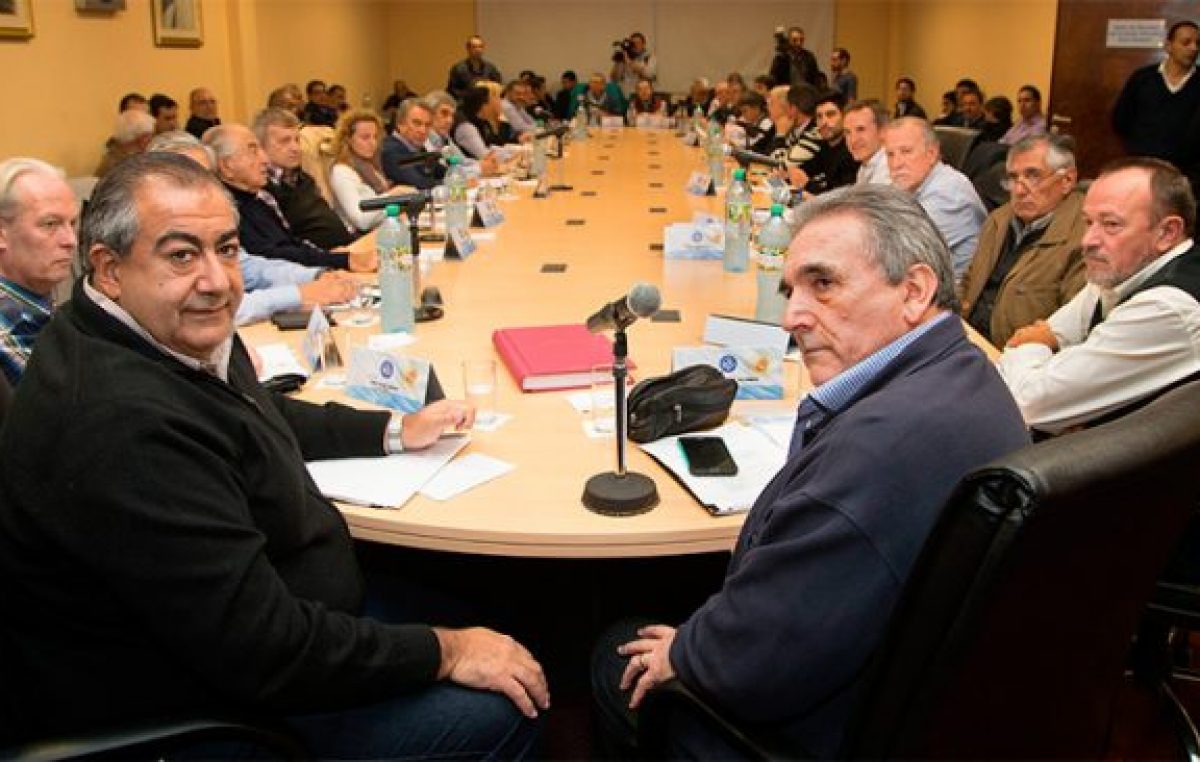 Salario mínimo: Gobierno y CGT evalúan un aumento de entre 20 y 25%