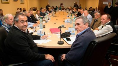 Salario mínimo: Gobierno y CGT evalúan un aumento de entre 20 y 25%