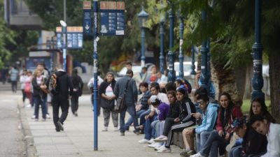 Según el Indec, la mitad de la población gana menos de 10 mil pesos