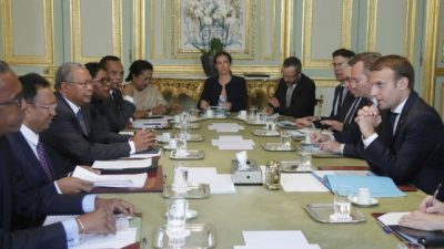 Francia: Macron quiere sacar por decreto la controvertida reforma laboral