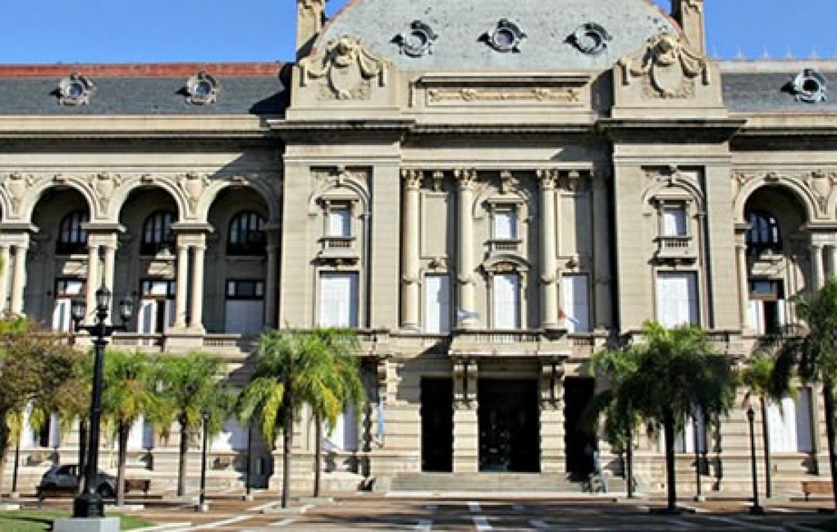 Transfieren más de 42 millones de pesos adicionales a municipios santafesinos