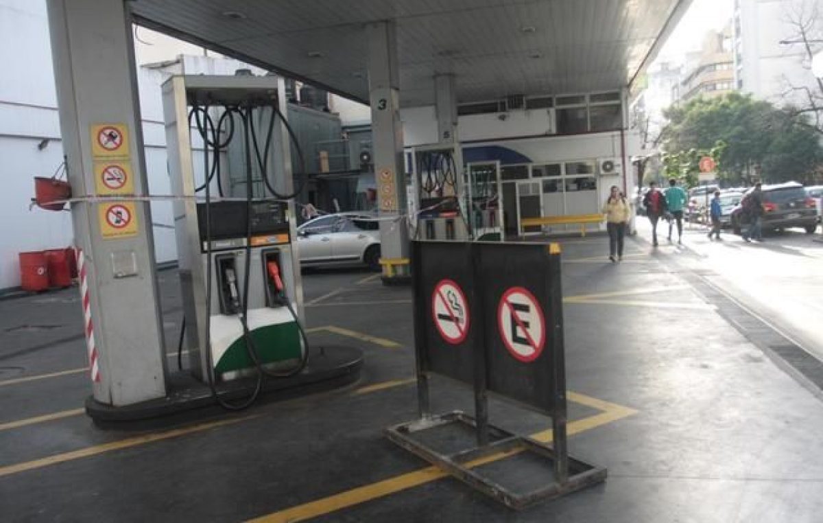 La Plata: En la Región no afloja el cierre de las estaciones de servicio