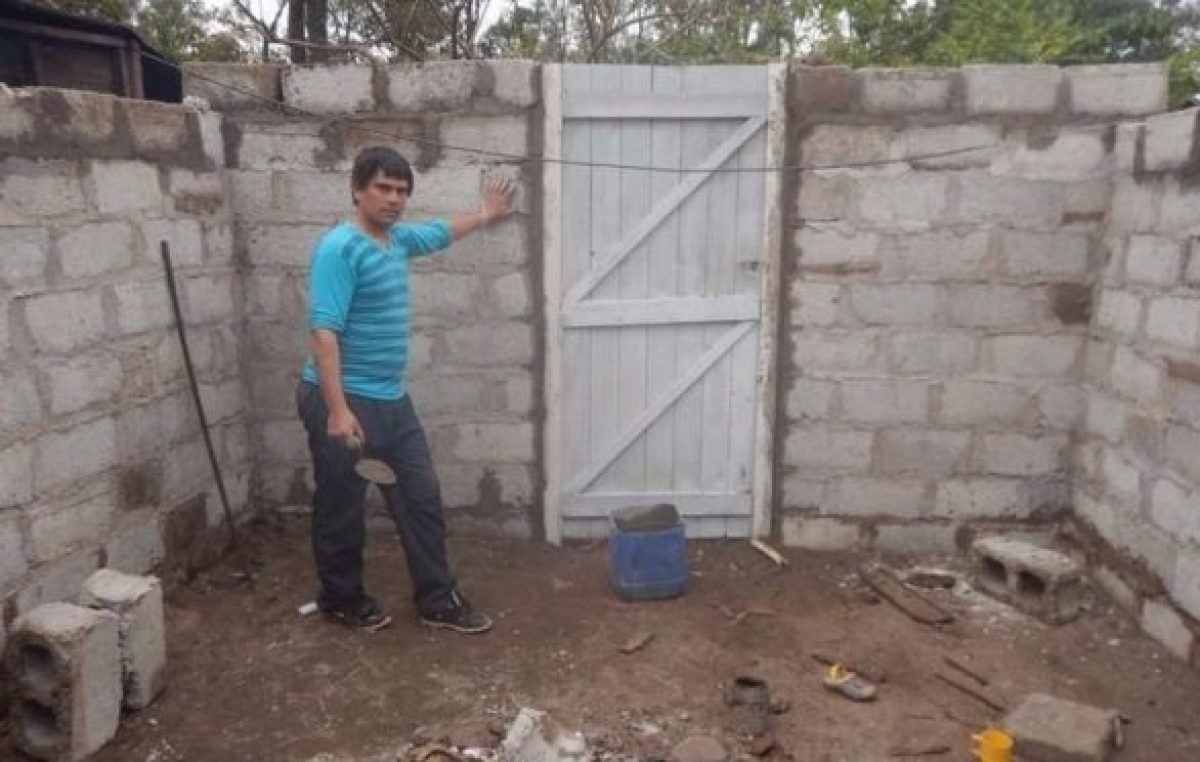 Erradican los pisos de tierra en casas de 50 familias pobres de Metán
