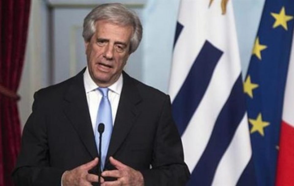 Tabaré Vázquez impide la huelga en el sector de combustibles