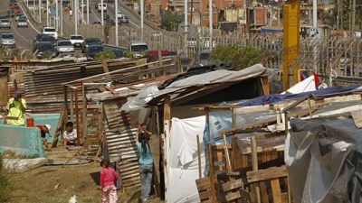 Dujovne quiere que si hay pobres, no se note