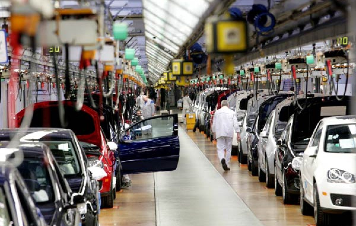 La utilización de la capacidad instalada de las industrias cayó otra vez en abril: 1,2 por ciento