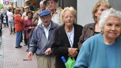 La suba de tarifas le sacó $10.000 millones al consumo de los más vulnerables