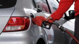 Bolsillos sin respiro: el Gobierno evalúa aumentar el precio de las naftas y el gasoil